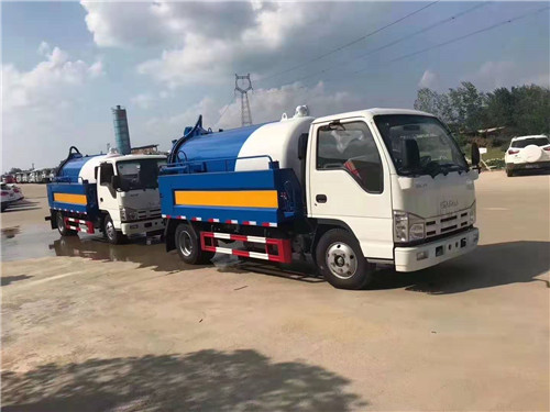 慶鈴五十鈴清洗吸污車出口到菲律賓，污水箱4.2方，水箱2方