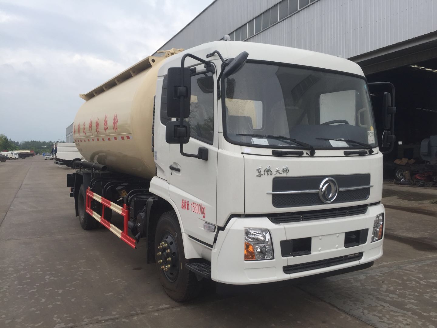 粉料物料運輸車（粉罐車）司機看過來 你真的會保養(yǎng)操作嗎？