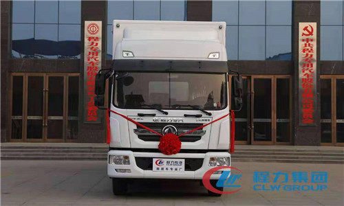 電視轉(zhuǎn)播車機(jī)動(dòng)靈活，小型車載