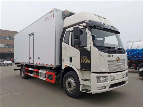 解放J6L高頂雙臥（領航版）7.5米冷藏車圖片參數(shù)介紹
