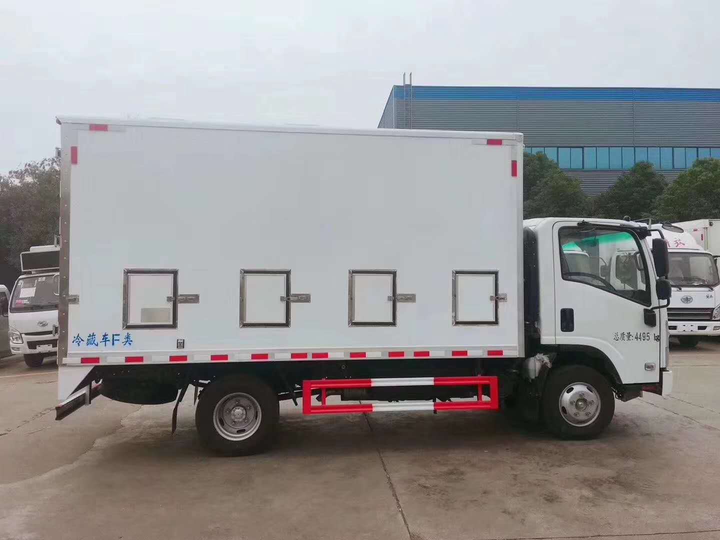 慶鈴五十鈴國六KV100雞苗運輸車，三人座寬體駕駛室