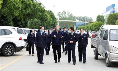 頭條：隨州市稅務(wù)局第一稽查局干部職工與程力汽車汽車集團(tuán)共同舉辦“減稅費優(yōu)服務(wù)，助復(fù)產(chǎn)促發(fā)展 ”黨建下基層活動