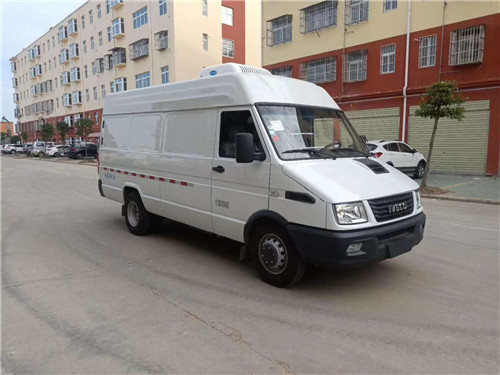 南京依維柯柴油面包冷藏車大空間，市內(nèi)不限行
