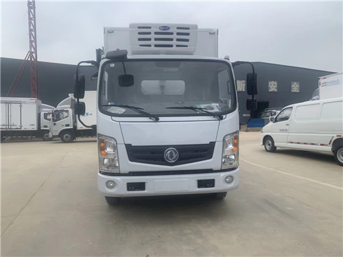 東風(fēng)綠牌插電式混合動力國六冷藏車市區(qū)低速有電時(shí)用電，高速或無電時(shí)用油，油電混合車輛，市區(qū)不限行