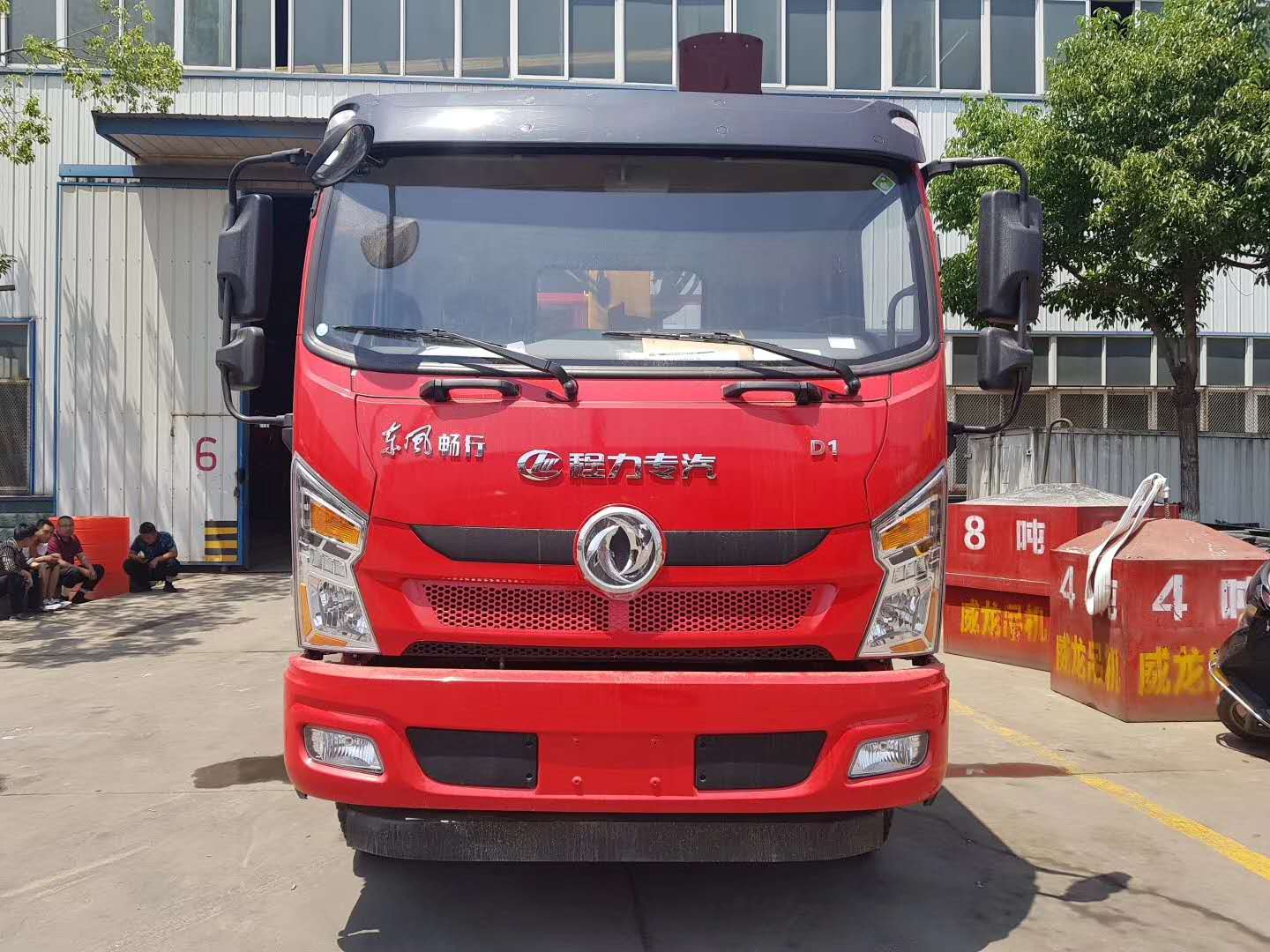 東風(fēng)暢行D1隨車吊匹配玉柴160馬力，徐工6.3噸4節(jié)上操作吊機(jī)，5.1米貨廂