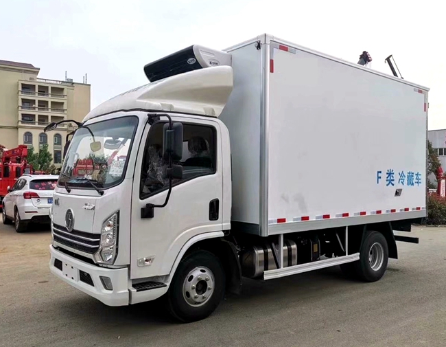 陜汽德龍K3000冷藏車，匹配濰柴130馬力，廂體3.7米，4.1米