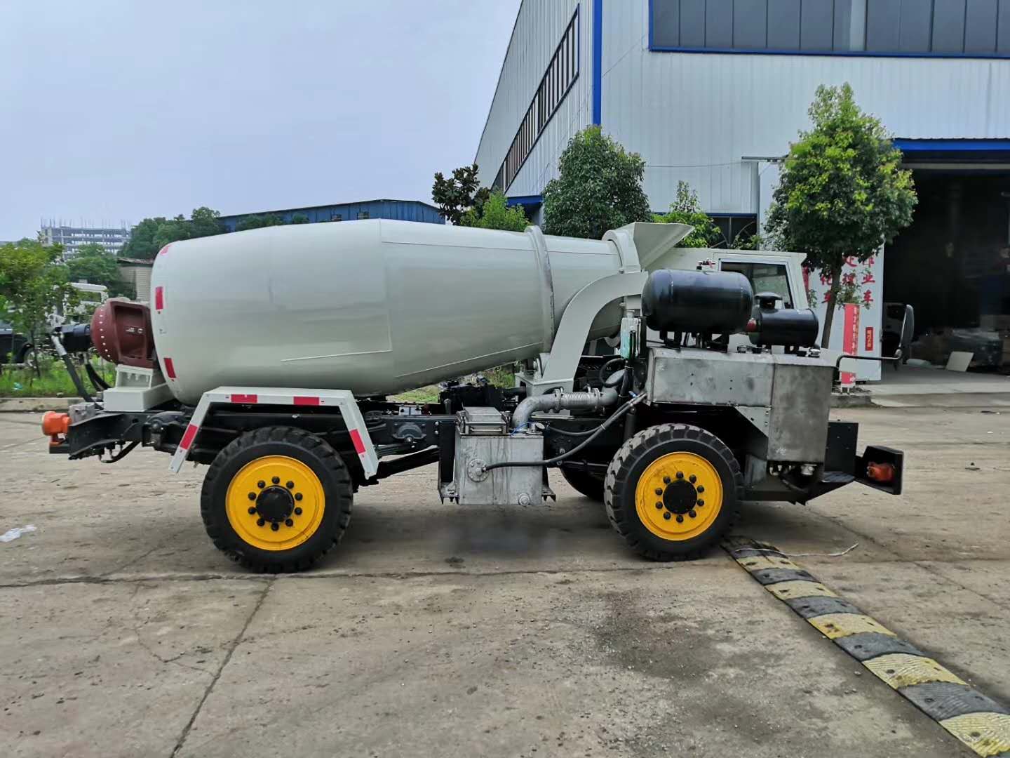 2.5方防爆攪拌車,柴油,氣啟動攪拌車，礦井?dāng)嚢柢噲D片展示