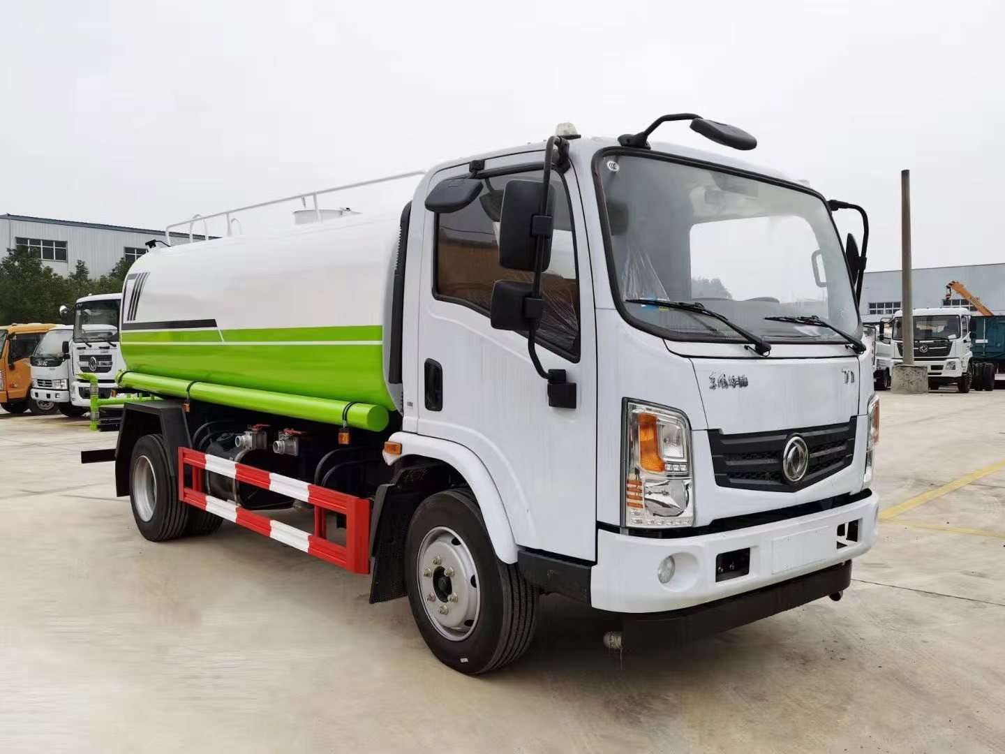 東風(fēng)T1防疫消毒車(chē)罐體有效容積9立方現(xiàn)車(chē)特價(jià)，同級(jí)別車(chē)型全球最低