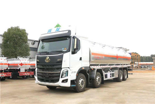 顏值擔(dān)當(dāng)，實(shí)力悍將東風(fēng)柳汽8*4運(yùn)油車（國六）全國熱銷