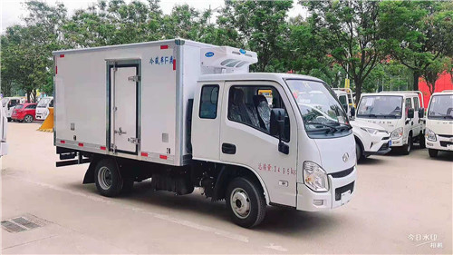 躍進(jìn)小福星S70排半冷藏車(chē)大空間儲(chǔ)物，午休不用愁
