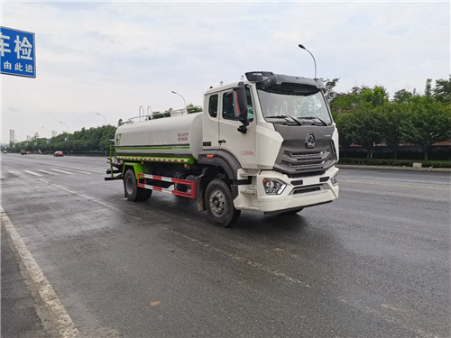 新款重汽豪沃n系列12方灑水車：環(huán)保免征齊全！