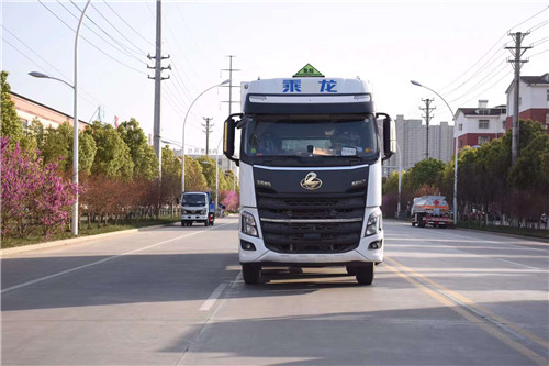 國(guó)六東風(fēng)柳汽國(guó)六8×4危險(xiǎn)品廂式車(chē)