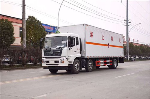 國(guó)六天錦小三軸易燃液體、氣體、雜項(xiàng)廂式運(yùn)輸車