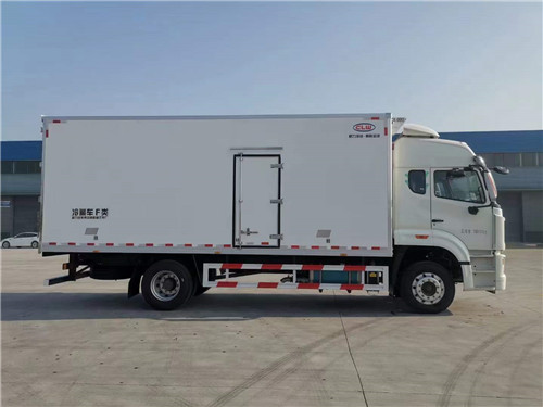 國(guó)六重汽豪沃6.8米冷藏車圖片參數(shù)介紹