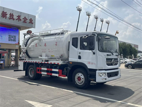 東風(fēng)D9吸污車容積13方源頭廠家直銷，價(jià)格優(yōu)惠