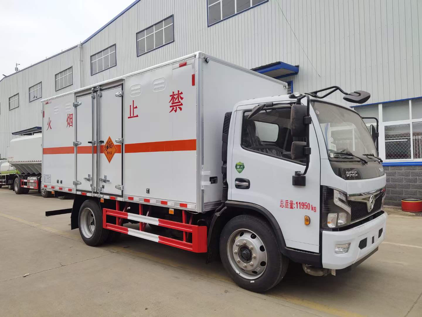 東風福瑞卡F7氣瓶運輸車，危貨廂式車，訂車返2000油卡