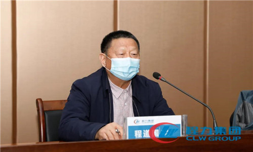 最后，集團(tuán)公司黨委書記何儒安宣讀了《程力集團(tuán)關(guān)于宣傳管理工作實(shí)施“五個(gè)一”新媒體矩陣工程的通知》，并對(duì)該工程的實(shí)施安排和重要意義發(fā)表了重要講話，并對(duì)會(huì)議進(jìn)行總結(jié)發(fā)言。