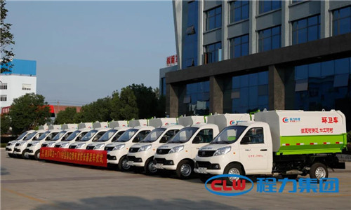  這種小型鄉(xiāng)鎮(zhèn)主流環(huán)衛(wèi)垃圾清運車，底盤離地角高，通過性好，箱體方正有效容積率大，特別適合我國鄉(xiāng)村道路作業(yè)，在廣大鄉(xiāng)鎮(zhèn)及農(nóng)村市場非常受歡迎。