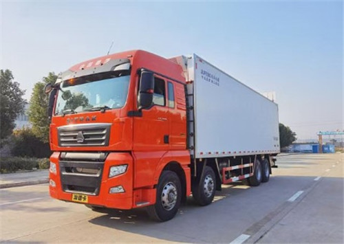 國(guó)六9米6重汽汕德卡肉鉤冷藏車(chē) (1).jpg