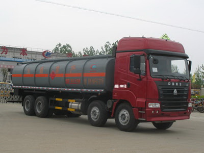 31立方重汽化工液體運(yùn)輸車(chē)