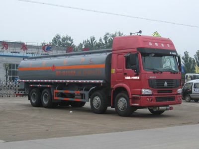 重汽31立方前四后八化工液體運(yùn)輸車(chē)