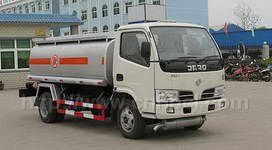 東風(fēng)金霸化工液體運(yùn)輸車(chē)