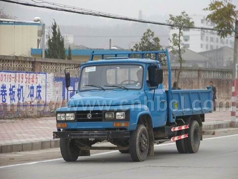 東風(fēng)140尖頭農(nóng)用自卸車(chē)